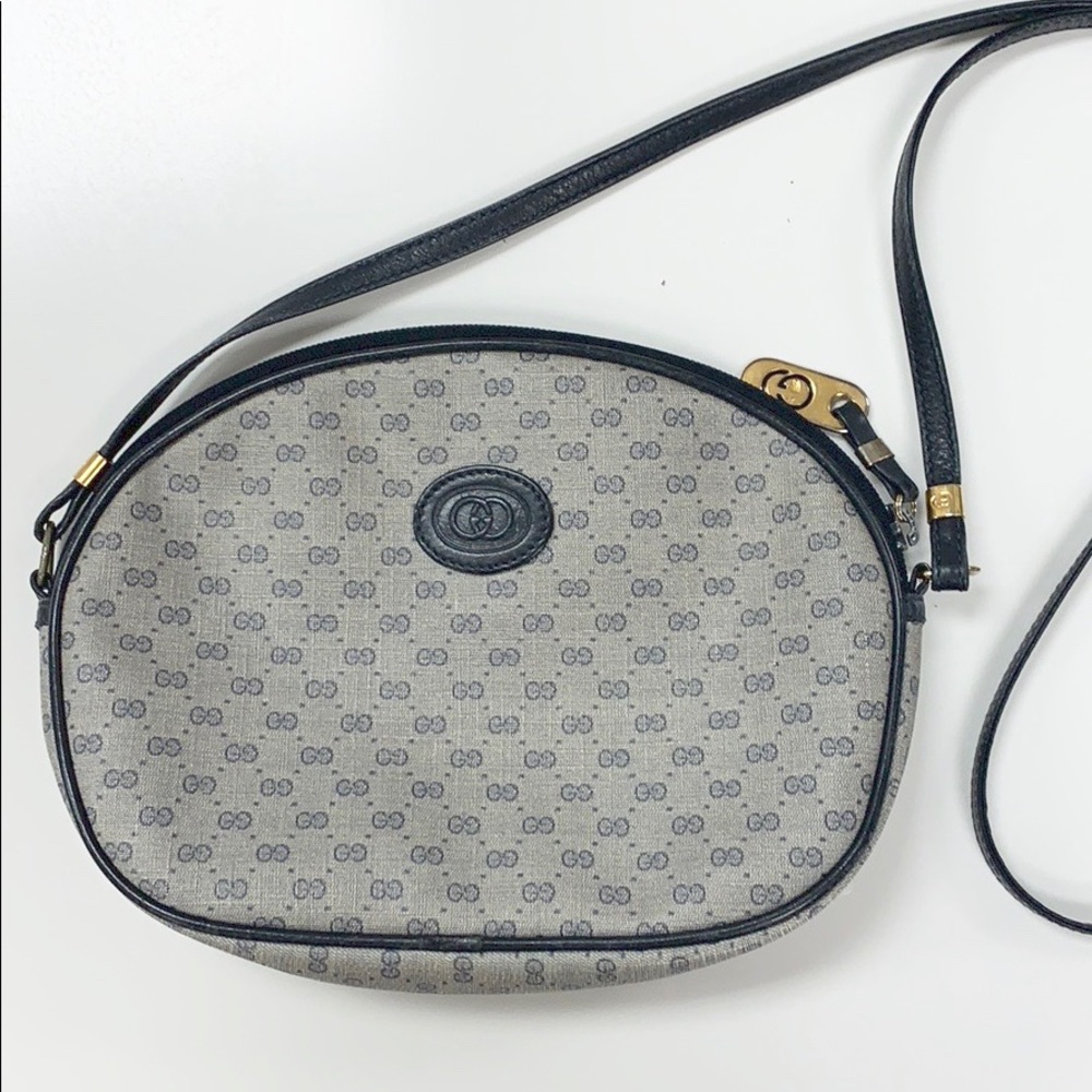 Authentic Vintage Gucci cross body bag.